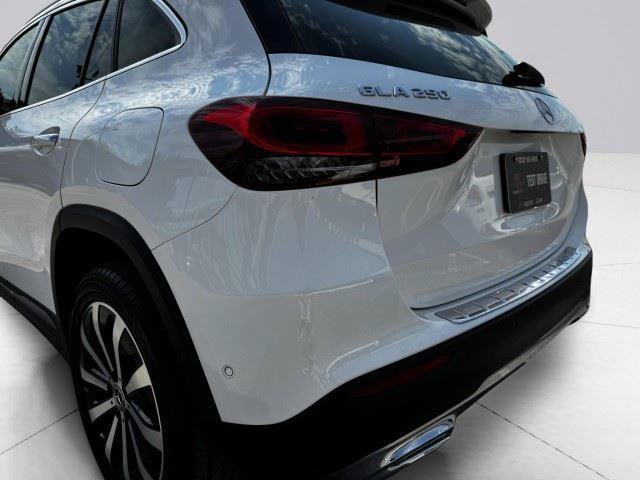 Used 2023 Mercedes-Benz GLA 250 w/ Premium Package image 14
