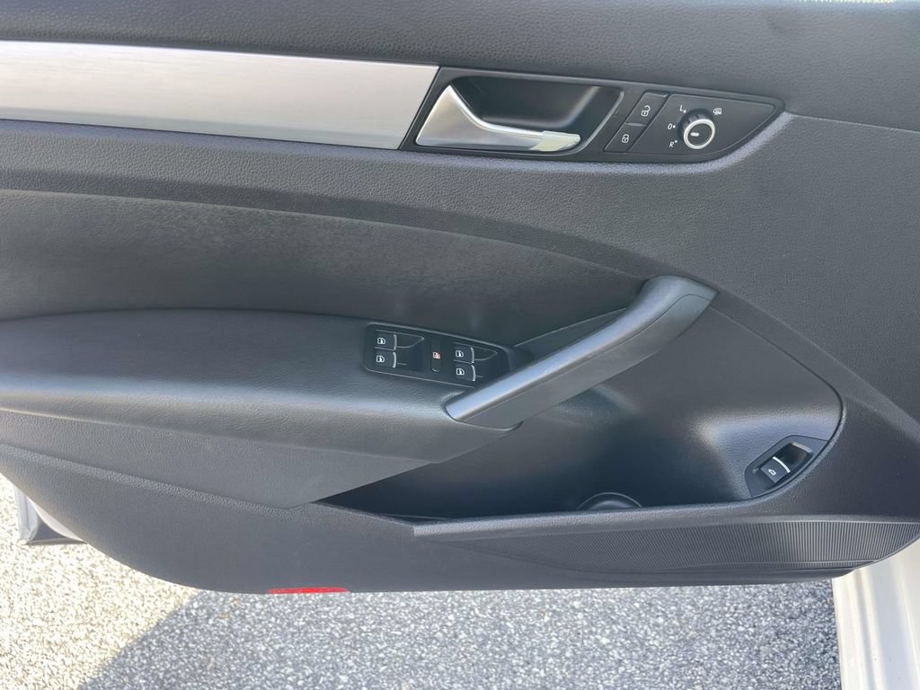 Used 2013 Volkswagen Passat TDI SE FWD image 18