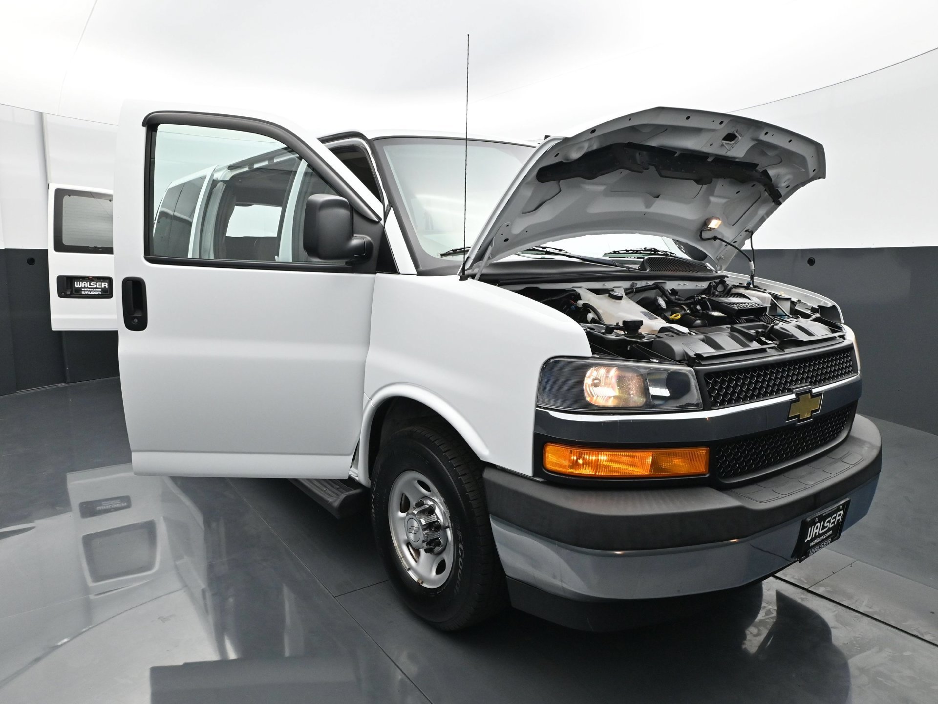 Used 2019 Chevrolet Express 3500 LT w/ LT Preferred Equipment Group RWD image 39