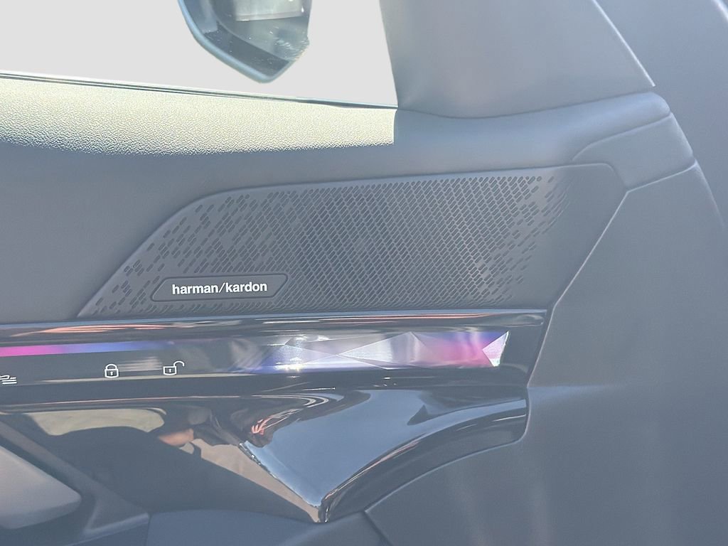 Used 2025 BMW 540i xDrive image 24