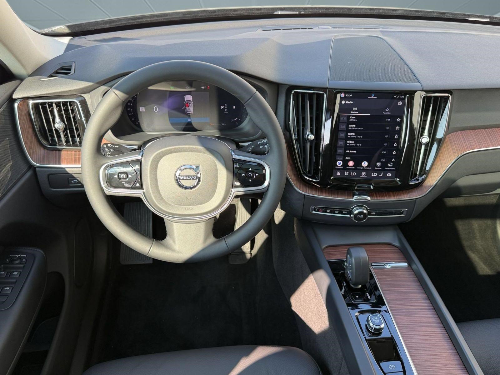 Certified 2024 Volvo XC60 B5 Plus w/ Protection Package Premier AWD/4WD image 28