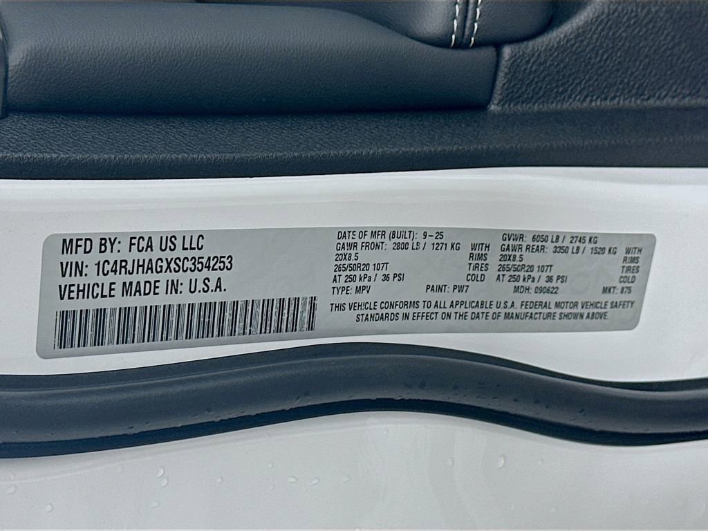 New 2025 Jeep Grand Cherokee Altitude image 18