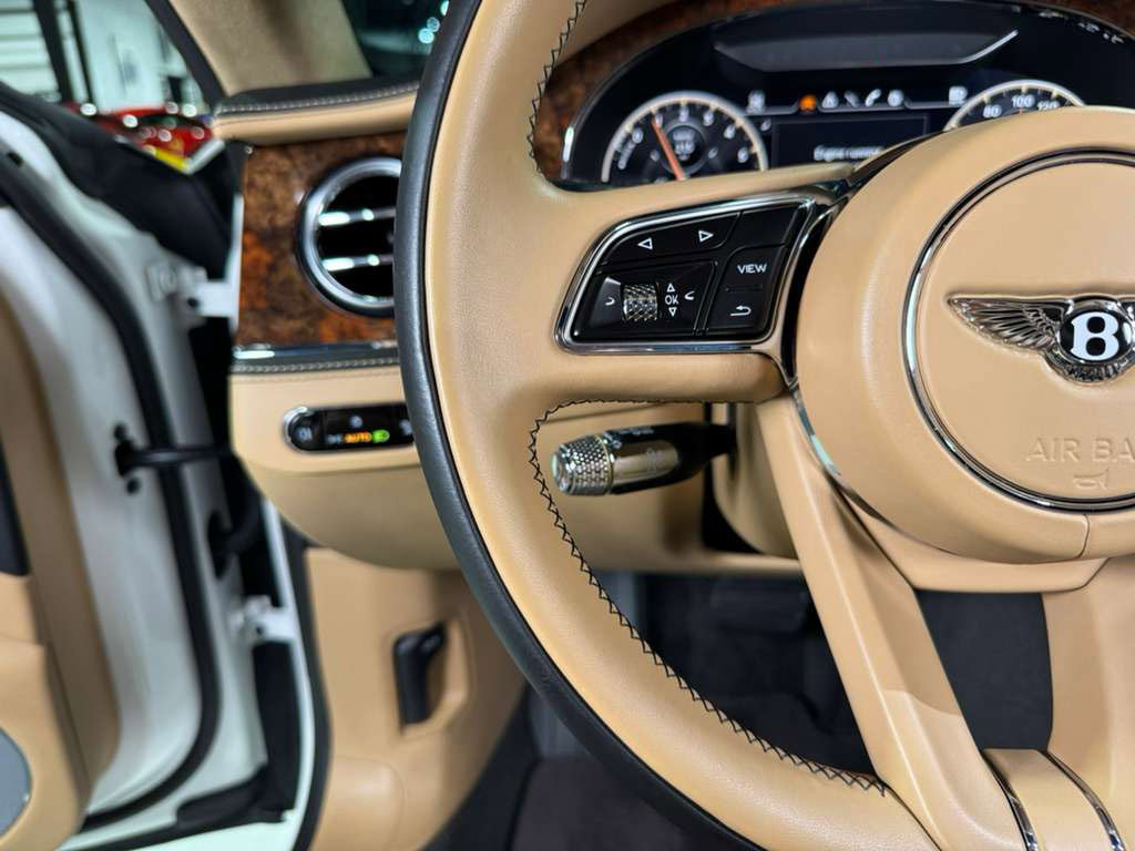 Used 2022 Bentley Flying Spur Plug-In Hybrid image 21