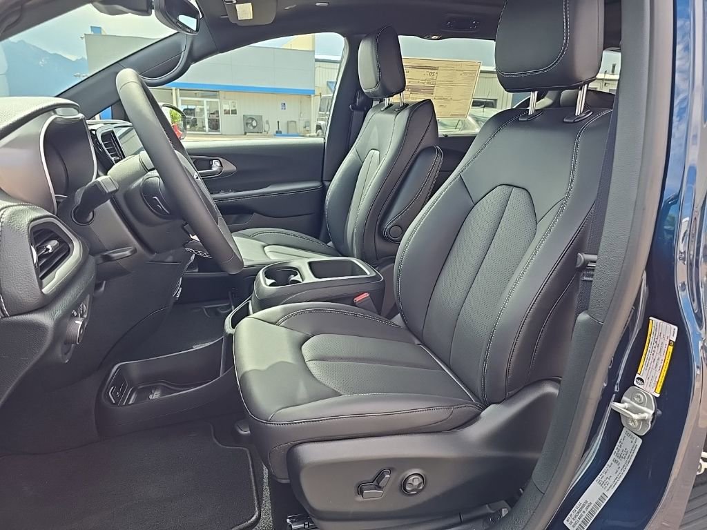 New 2025 Chrysler Pacifica Select image 19