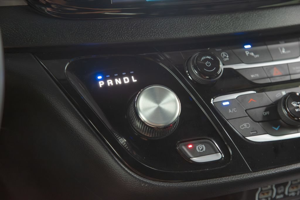 Used 2025 Chrysler Pacifica Select FWD image 27