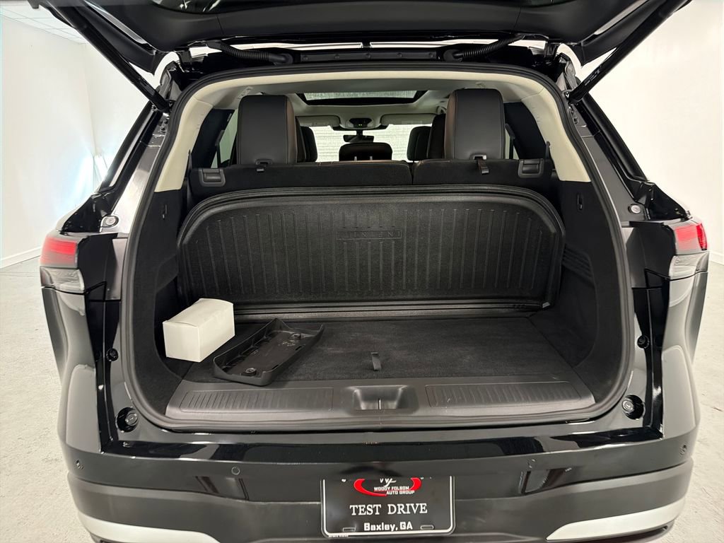 Used 2026 INFINITI QX60 Luxe w/ Cargo Package FWD image 8