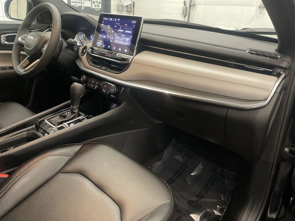 Used 2024 Jeep Compass Limited image 13