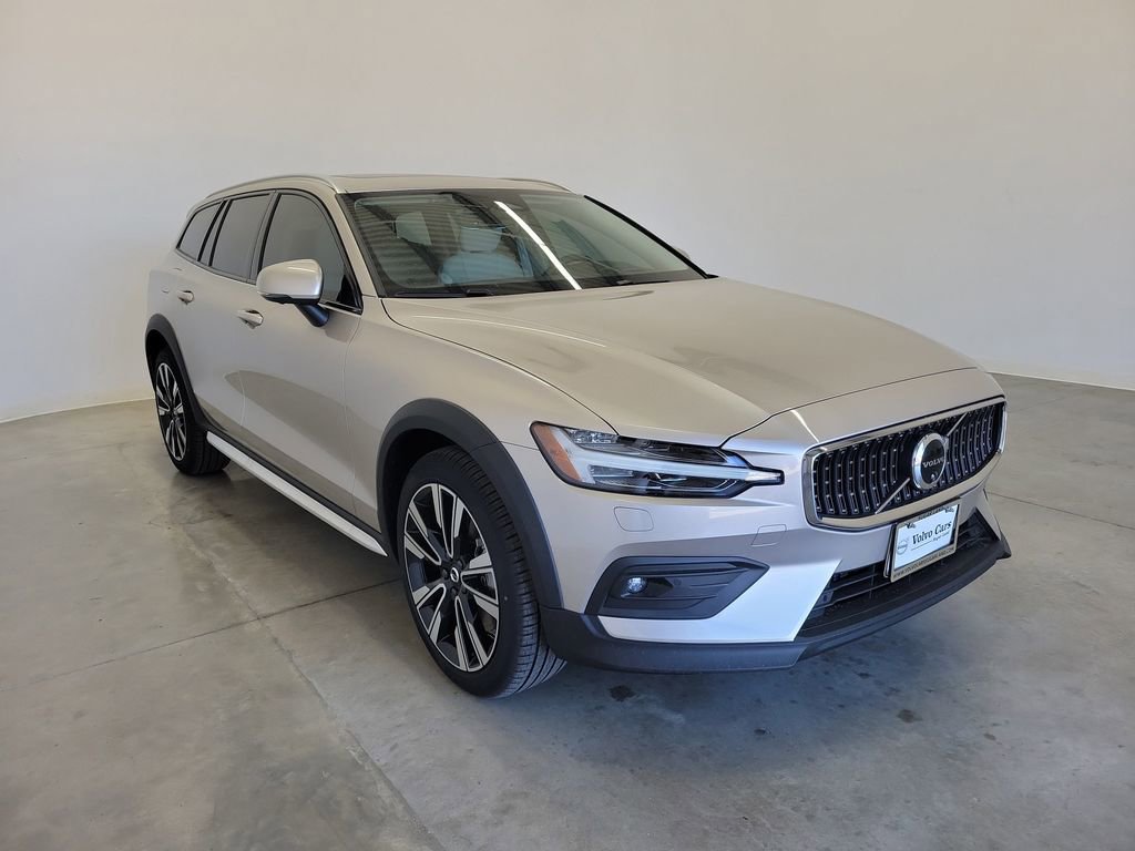 New 2026 Volvo V60 B5 Cross Country Ultra w/ Protection Package Premier AWD/4WD image 4