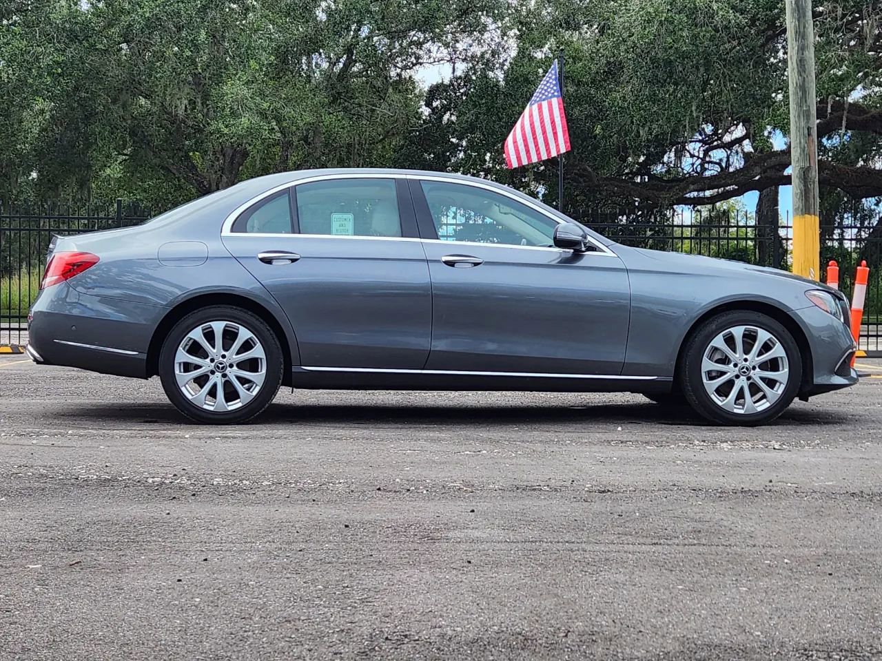 Used 2018 Mercedes-Benz E 300 4MATIC w/ Premium 1 Package image 8