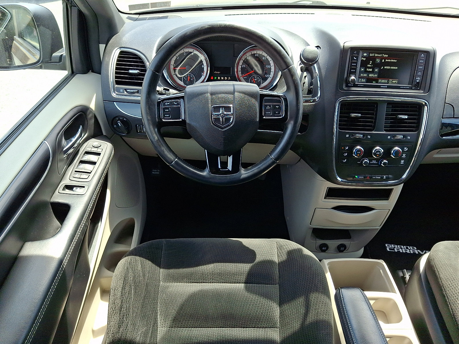 Used 2016 Dodge Grand Caravan SE FWD image 14