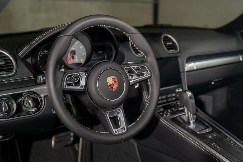 Used 2025 Porsche 718 Cayman S RWD image 9