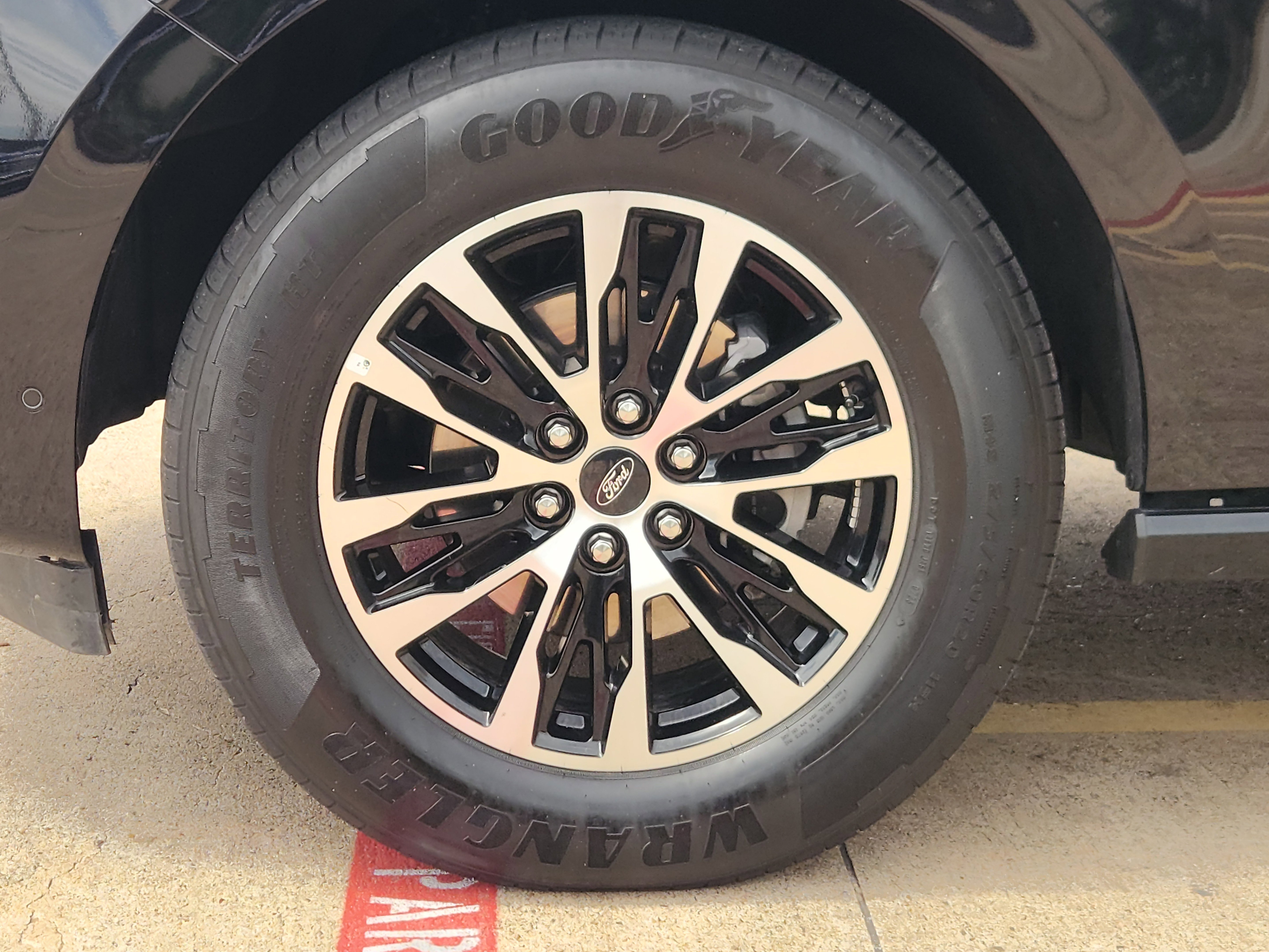 Certified 2025 Ford Expedition Platinum AWD/4WD image 7