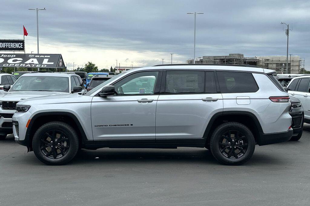 New 2026 Jeep Grand Cherokee L 2WD image 7