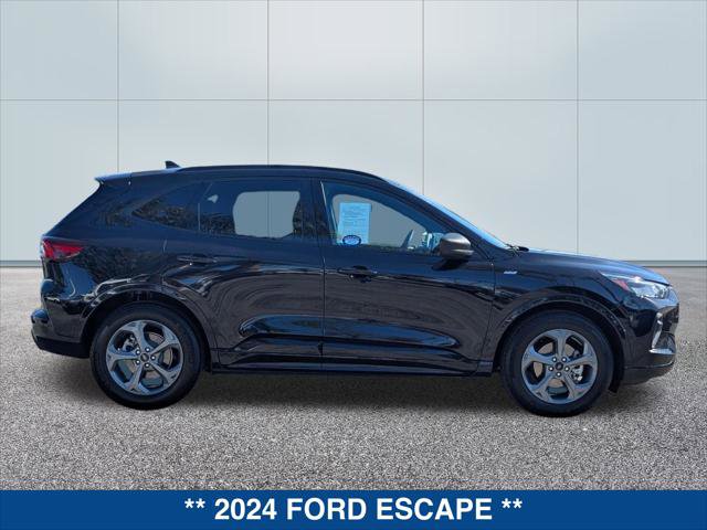 Certified 2024 Ford Escape ST-Line w/ Tech Pack #1 image 6