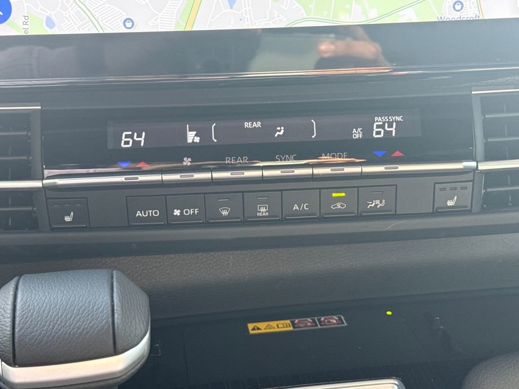 Used 2025 Toyota Sienna XSE w/ XSE Plus Package image 22