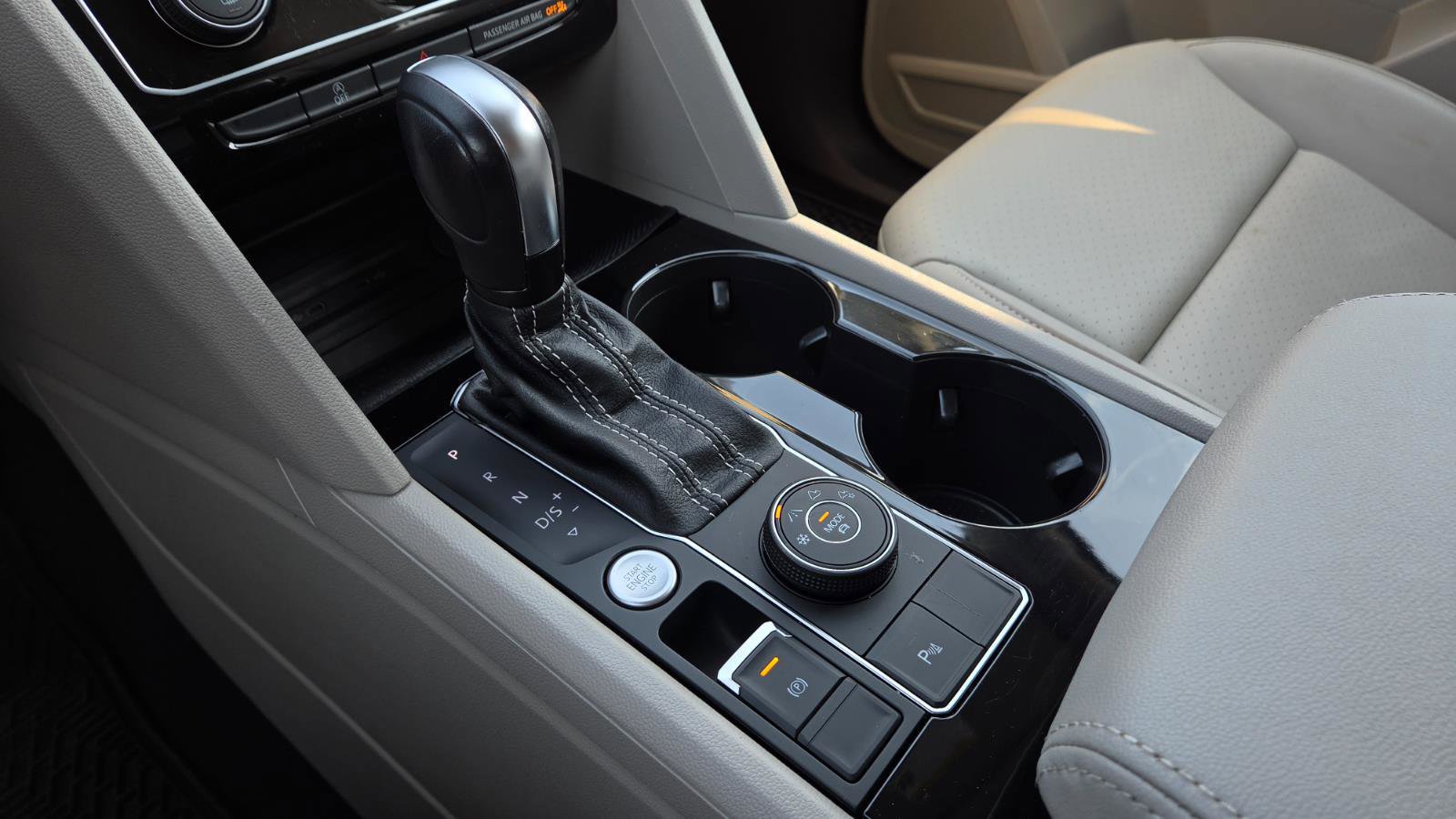 Certified 2022 Volkswagen Atlas SE image 14