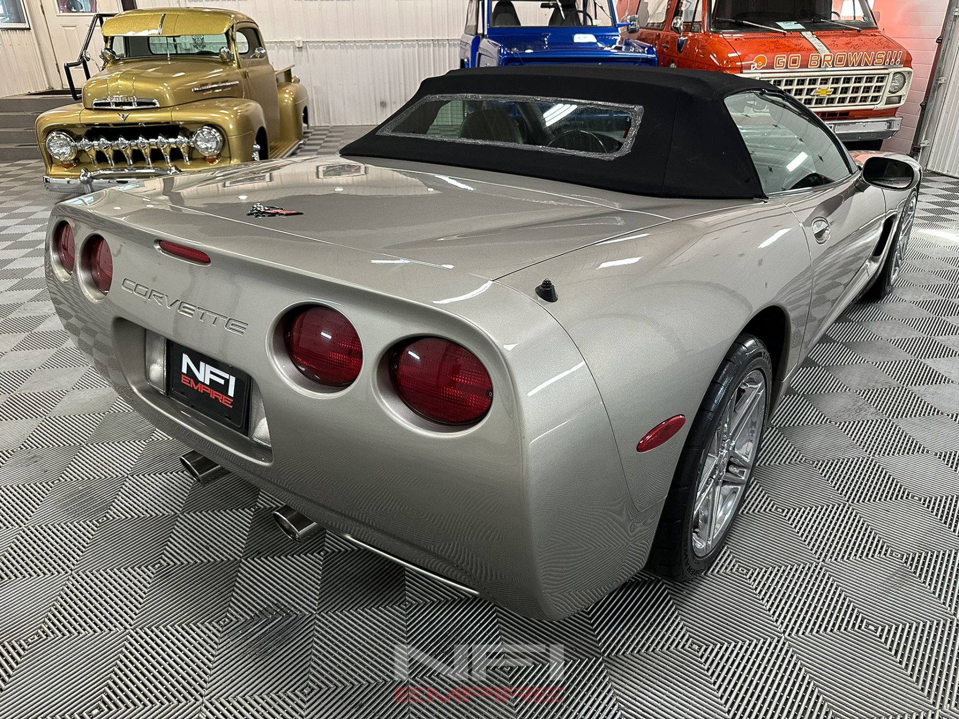 Used 2000 Chevrolet Corvette Convertible 2D w/ Memory Pkg image 15