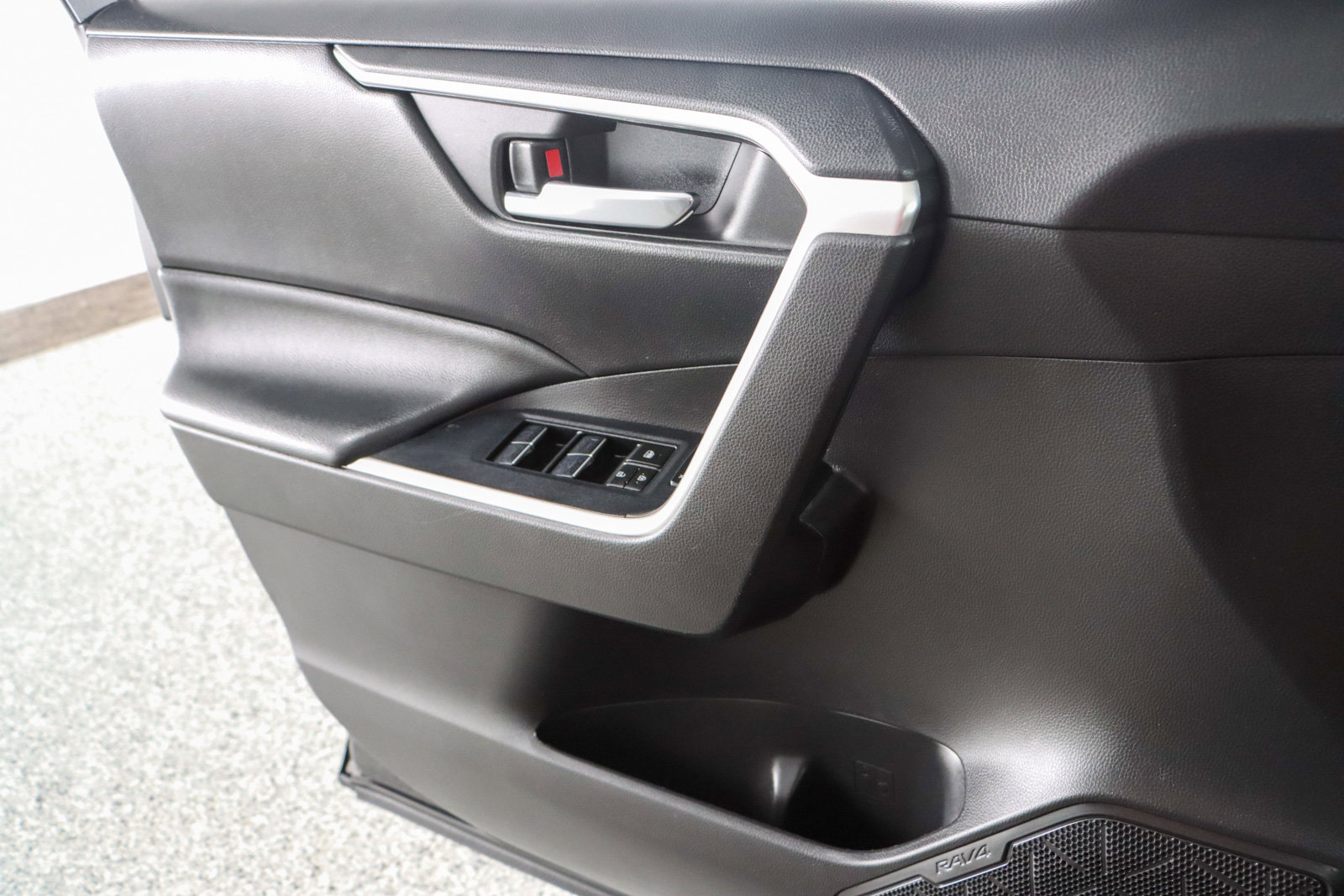 Used 2022 Toyota RAV4 XLE image 21