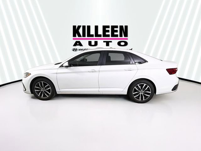 Used 2025 Volkswagen Jetta SE w/ Sunroof Package image 4