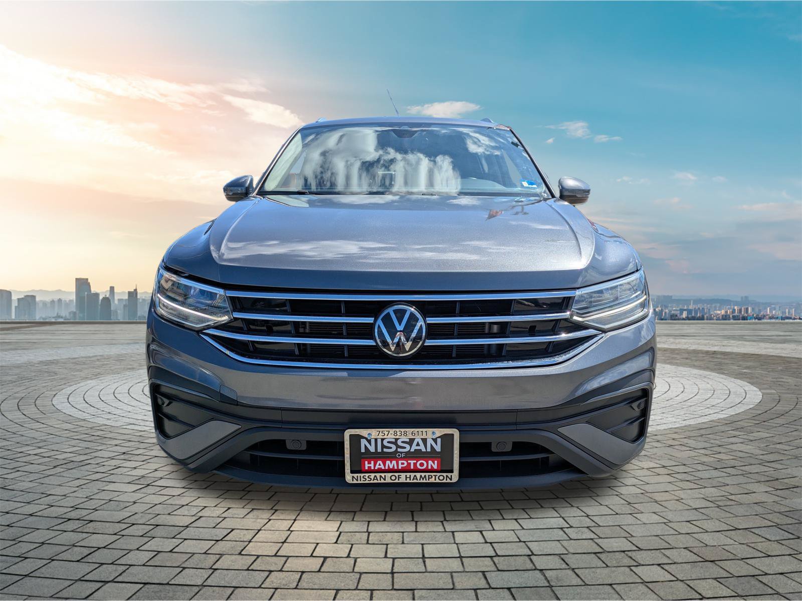 Used 2024 Volkswagen Tiguan SE w/ Panoramic Sunroof Package FWD image 10