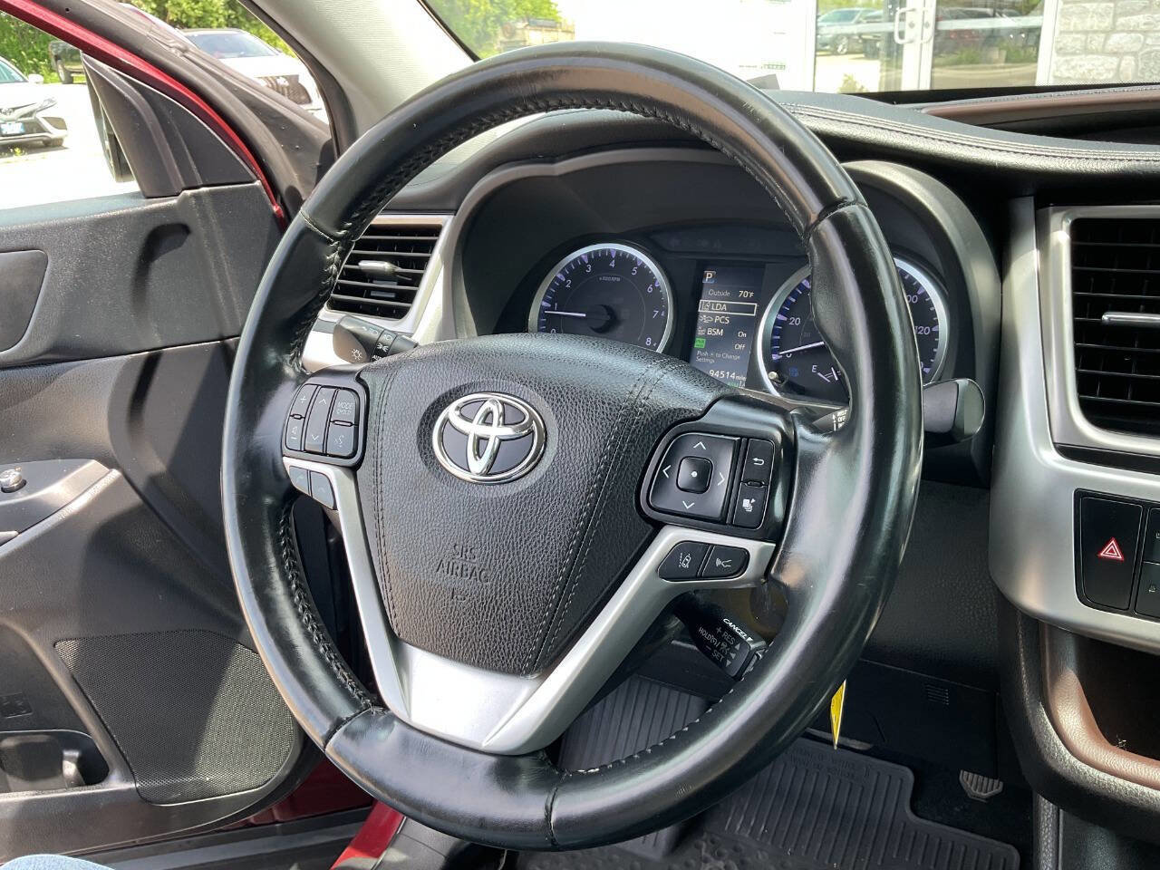 Used 2019 Toyota Highlander Plus AWD/4WD image 18