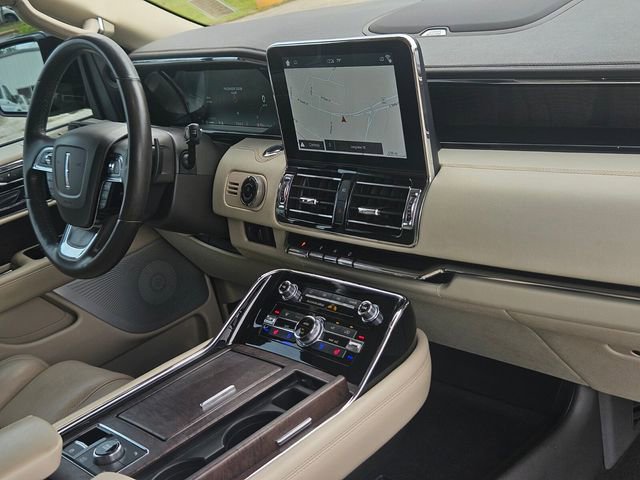 Used 2018 Lincoln Navigator L Reserve w/ Technology Package image 39