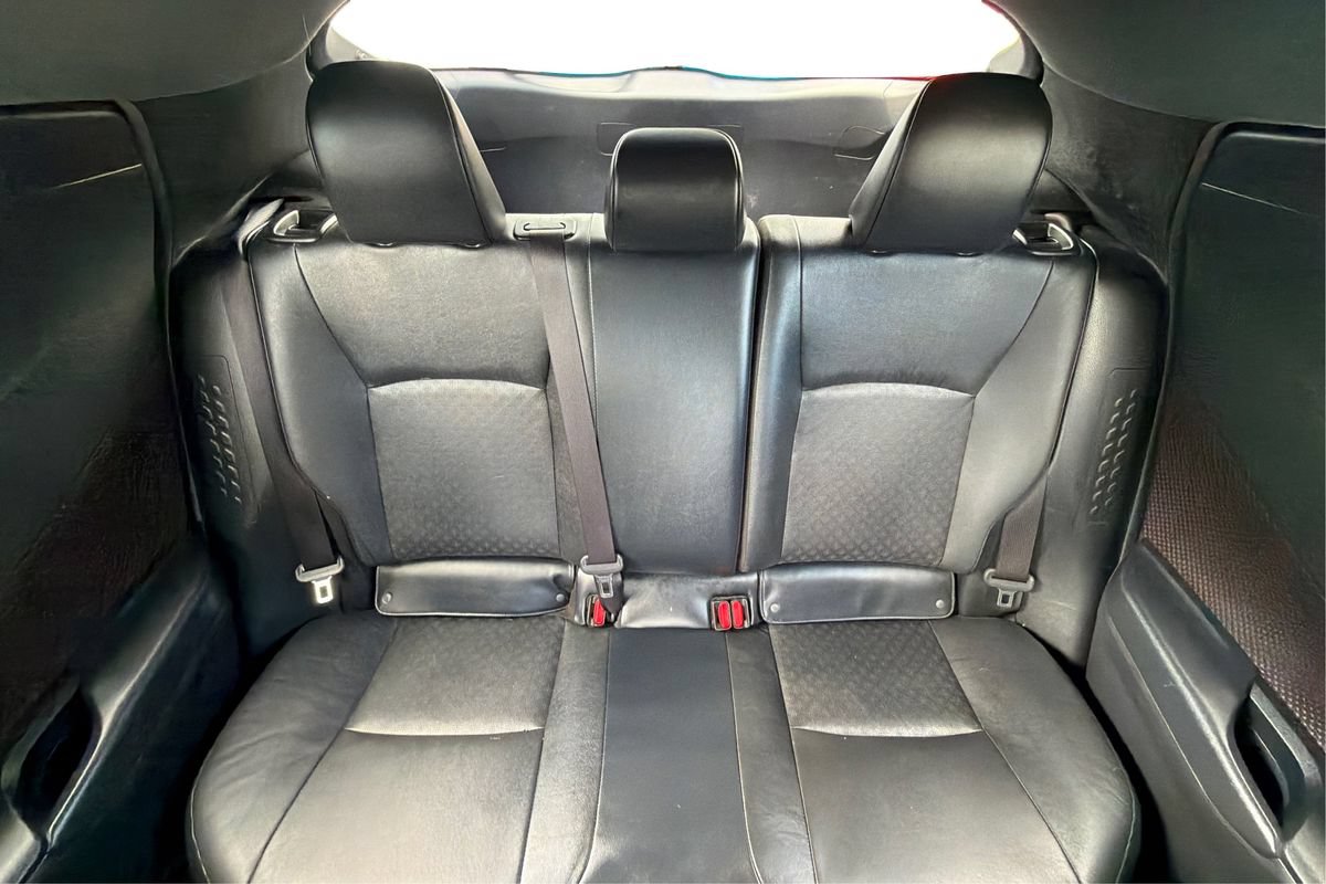 Used 2019 Toyota C-HR Limited FWD image 13