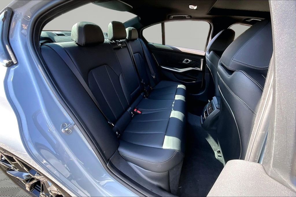 Used 2026 BMW 330i Sedan w/ M Sport Package image 17