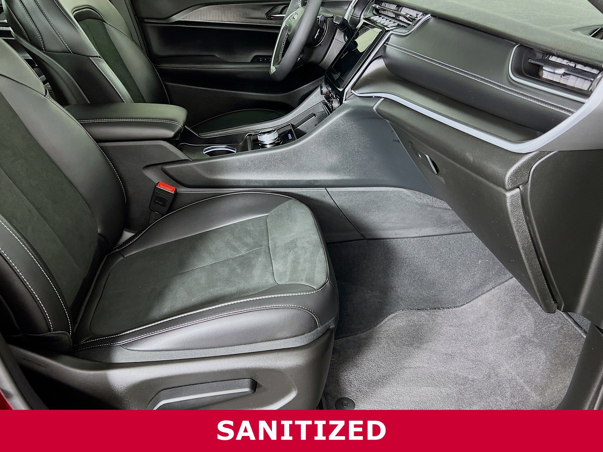 Used 2025 Jeep Grand Cherokee Altitude image 22