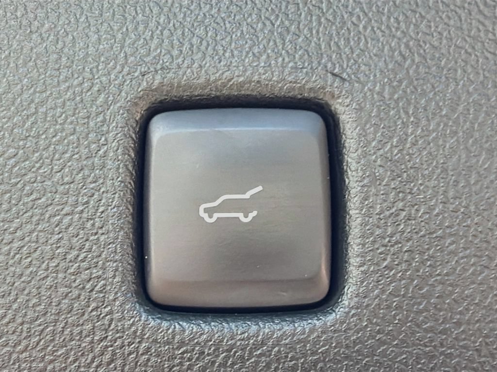 Used 2023 Ford Escape ST-Line FWD image 12