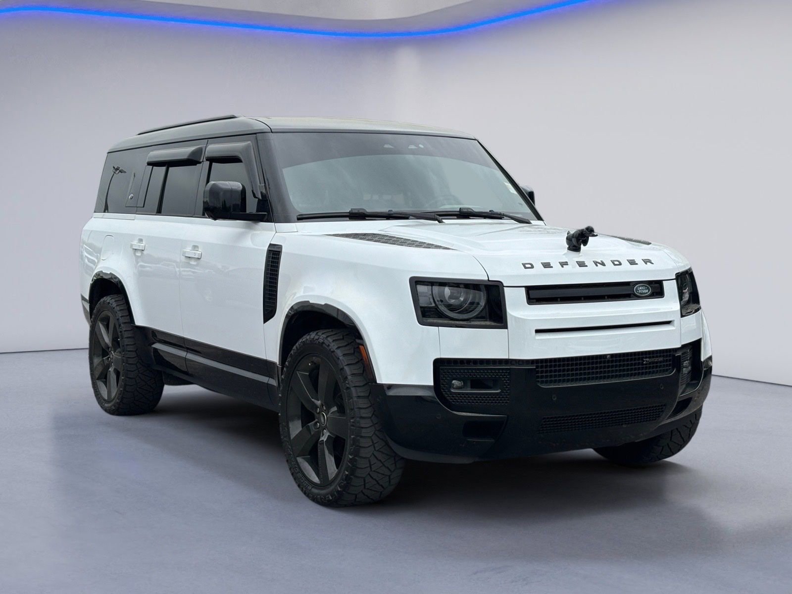 Used 2023 Land Rover Defender 130 X-Dynamic SE image 9
