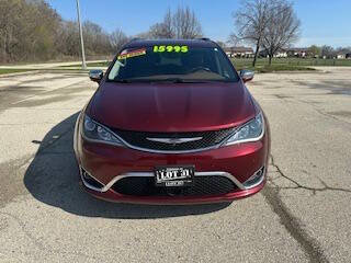 Used 2017 Chrysler Pacifica Limited image 4