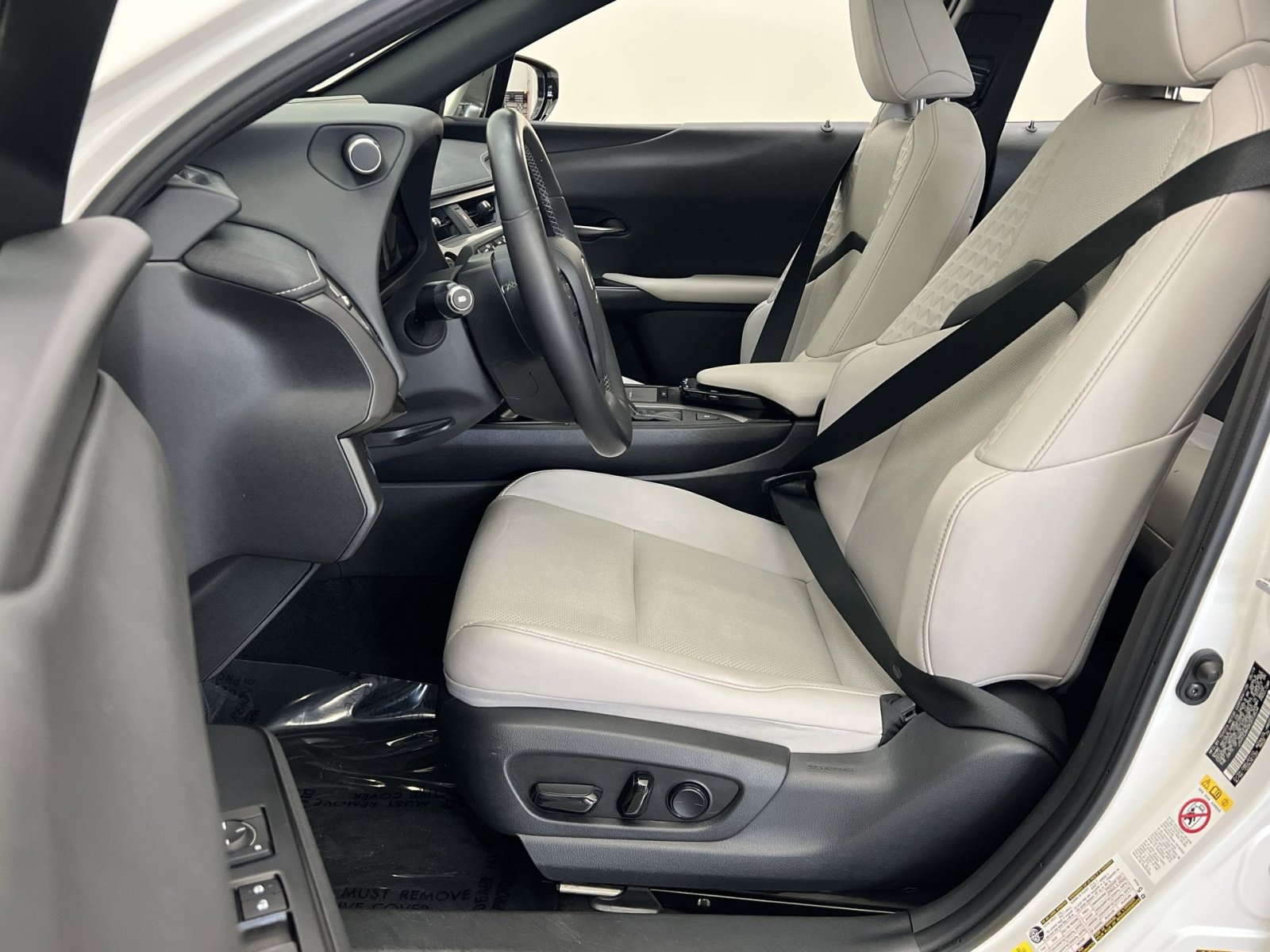 Used 2019 Lexus UX 200 image 11