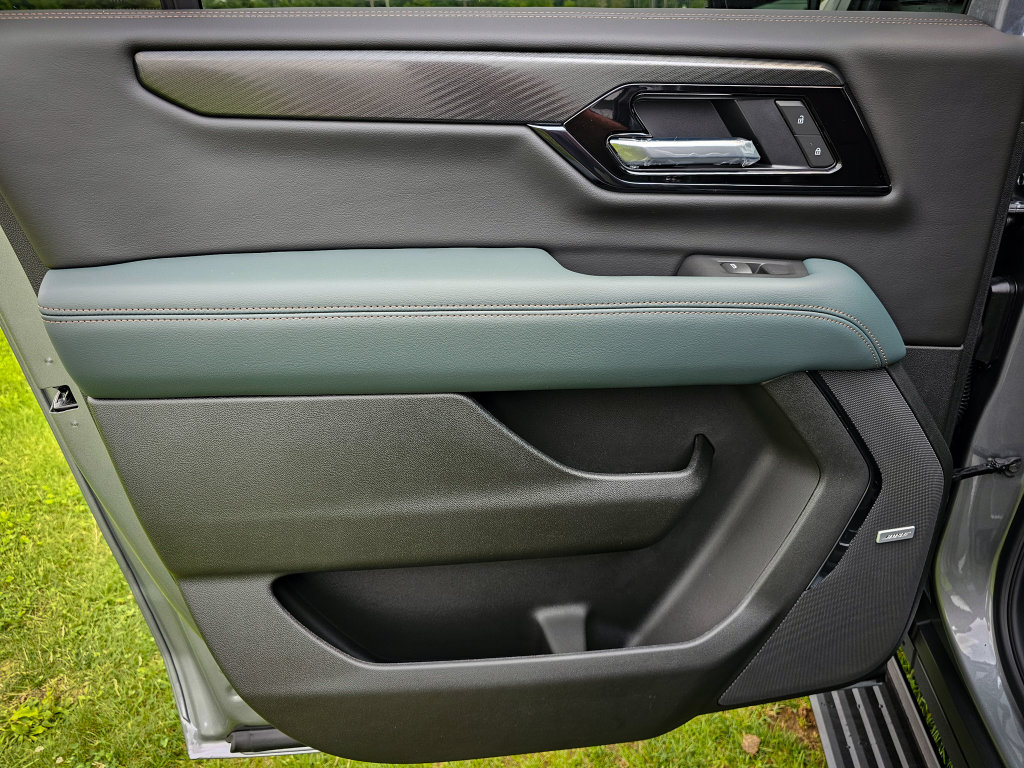 New 2026 GMC Yukon XL AT4 w/ AT4 Premium Plus Package AWD/4WD image 37