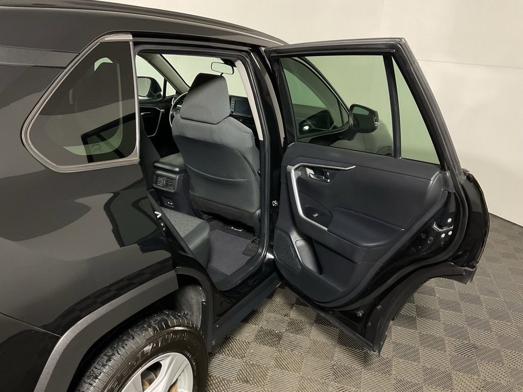 Used 2021 Toyota RAV4 XLE image 31