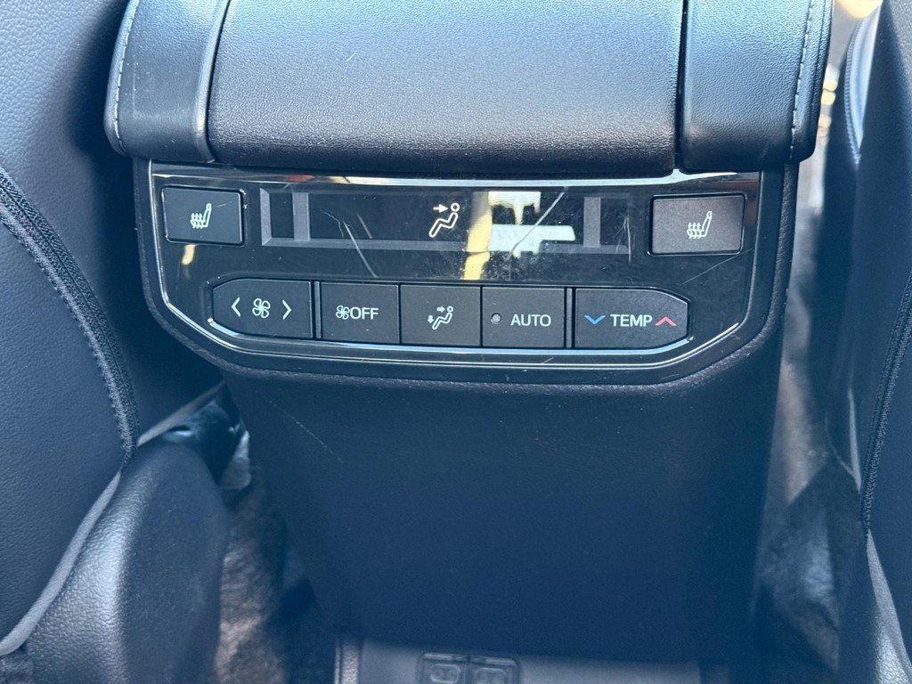 Used 2023 Toyota Highlander Platinum image 15