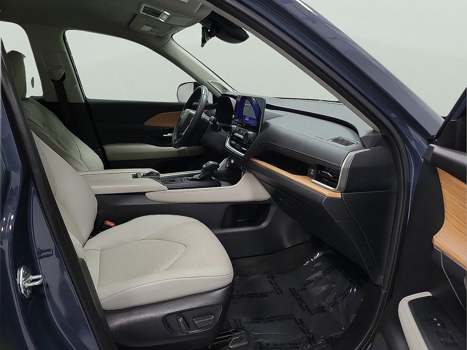 Certified 2024 Toyota Grand Highlander FWD image 15