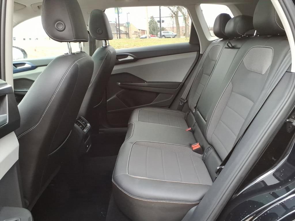 Used 2022 Volkswagen Taos SE w/ Panoramic Sunroof Package image 25