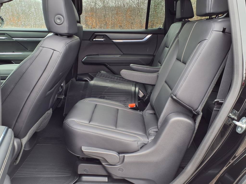 Used 2025 GMC Acadia Elevation w/ Elevation Premium Package FWD image 14