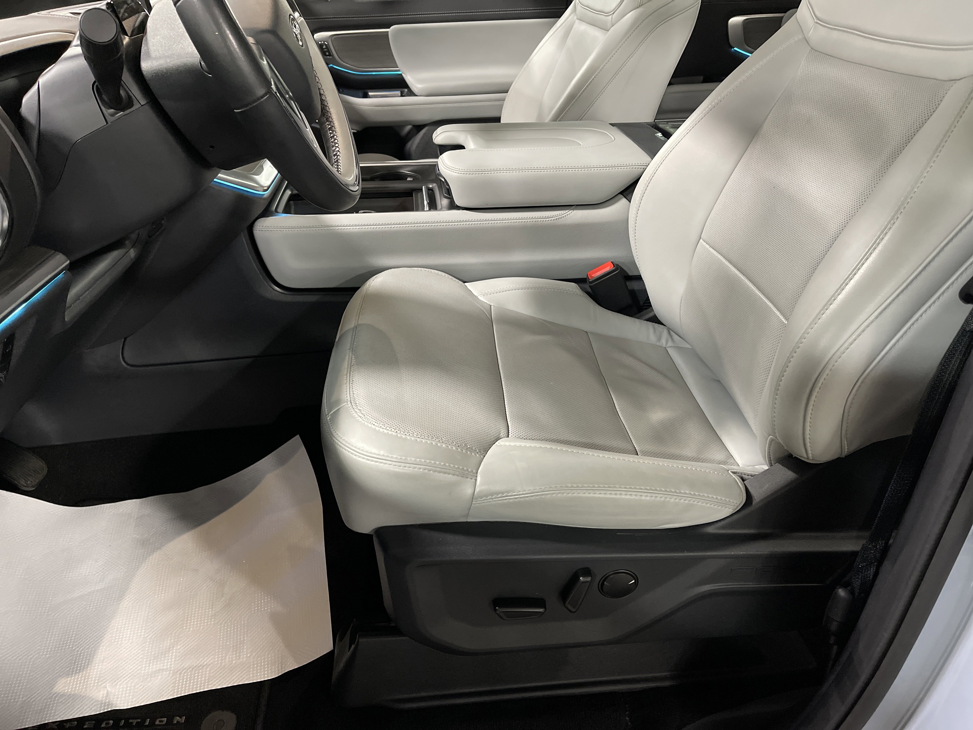 Used 2025 Ford Expedition Max Platinum image 10