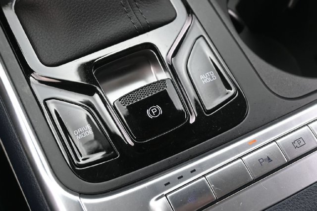 Used 2025 Kia Carnival EX FWD image 27
