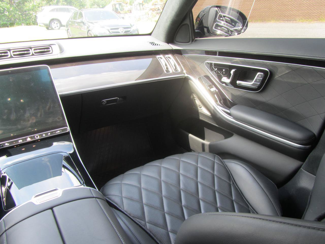 Used 2022 Mercedes-Benz S 580 4MATIC Sedan w/ AMG Line Package image 14