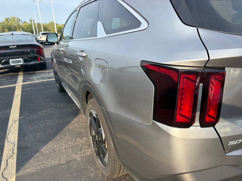 Used 2025 Kia Sorento EX AWD/4WD image 8