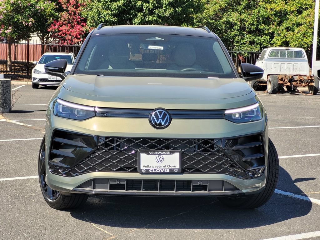 New 2026 Volkswagen Tiguan SE R-Line FWD image 2