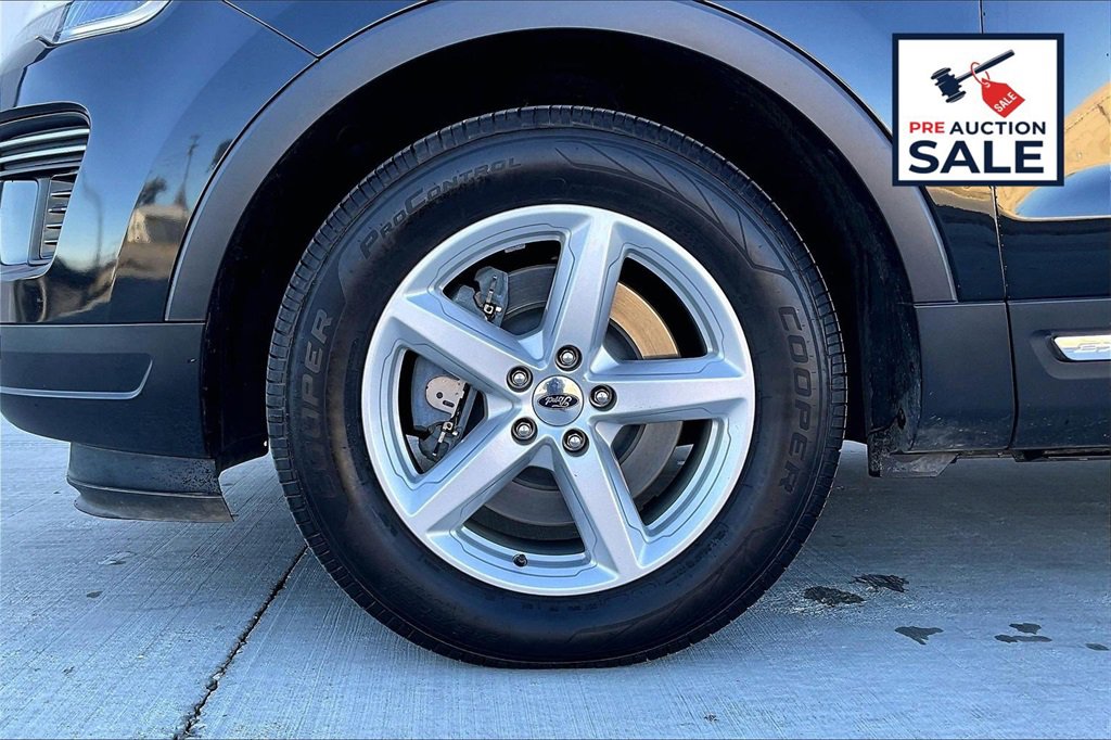Used 2018 Ford Explorer XLT image 9