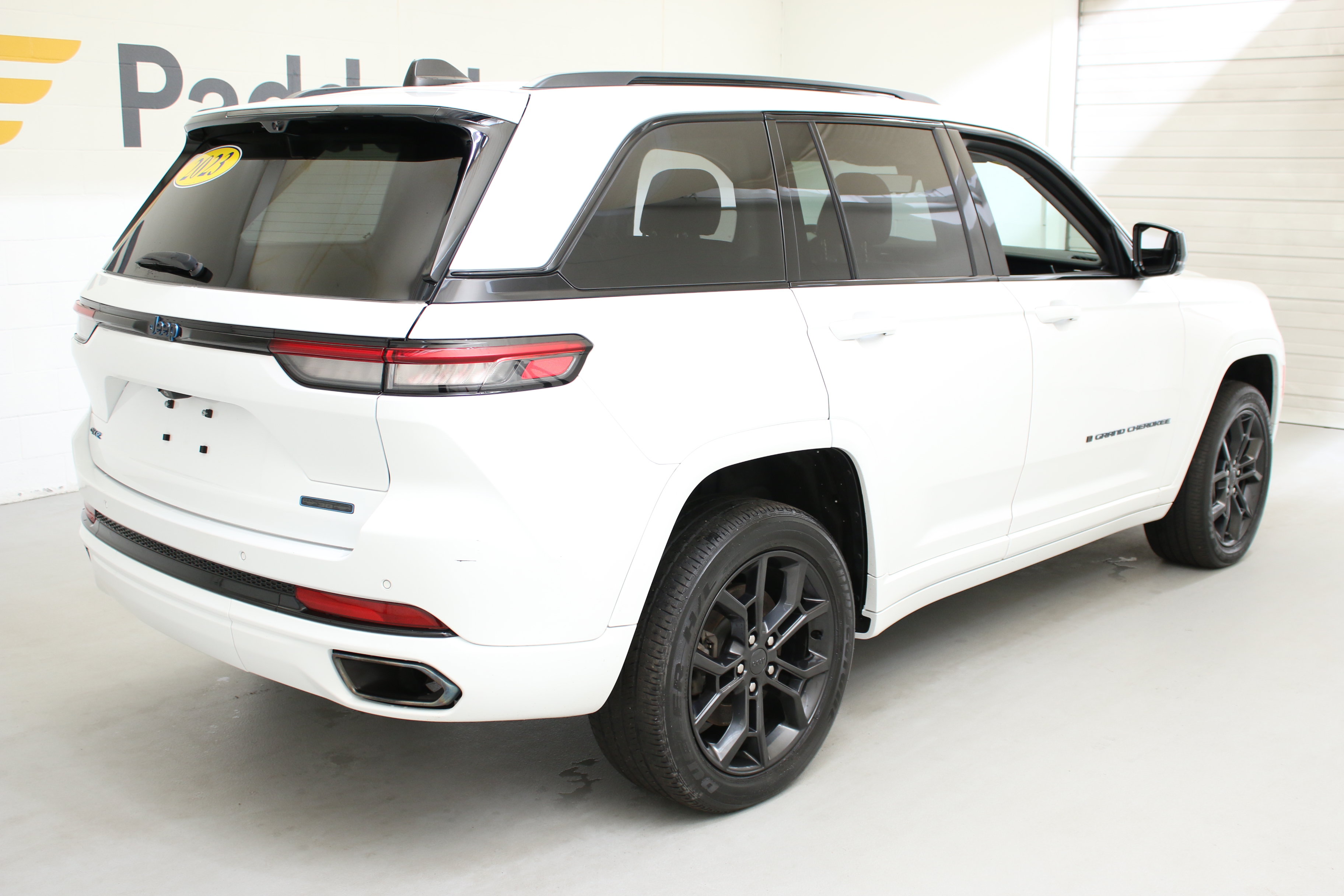 Used 2023 Jeep Grand Cherokee 30th Anniversary AWD/4WD image 11