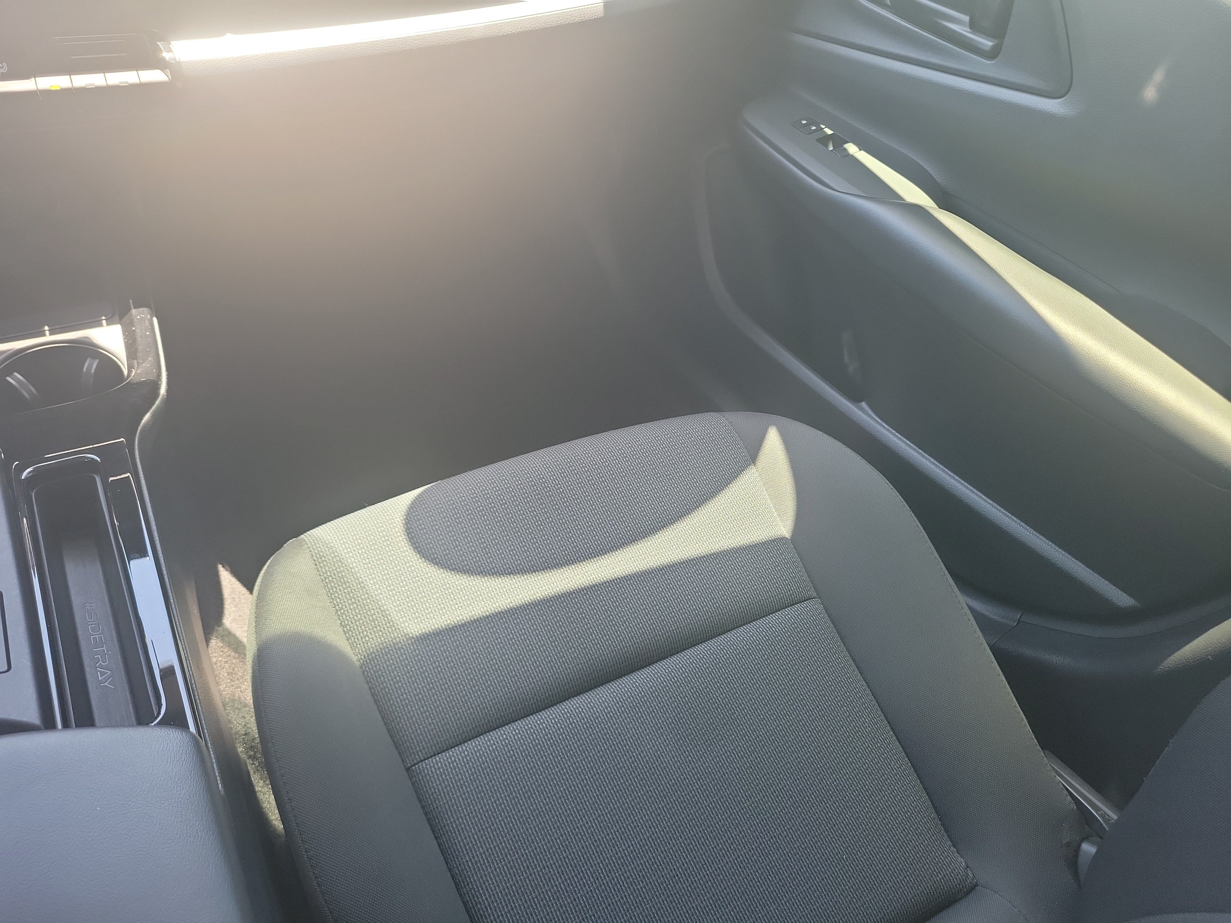 Used 2024 Toyota Prius LE FWD image 18