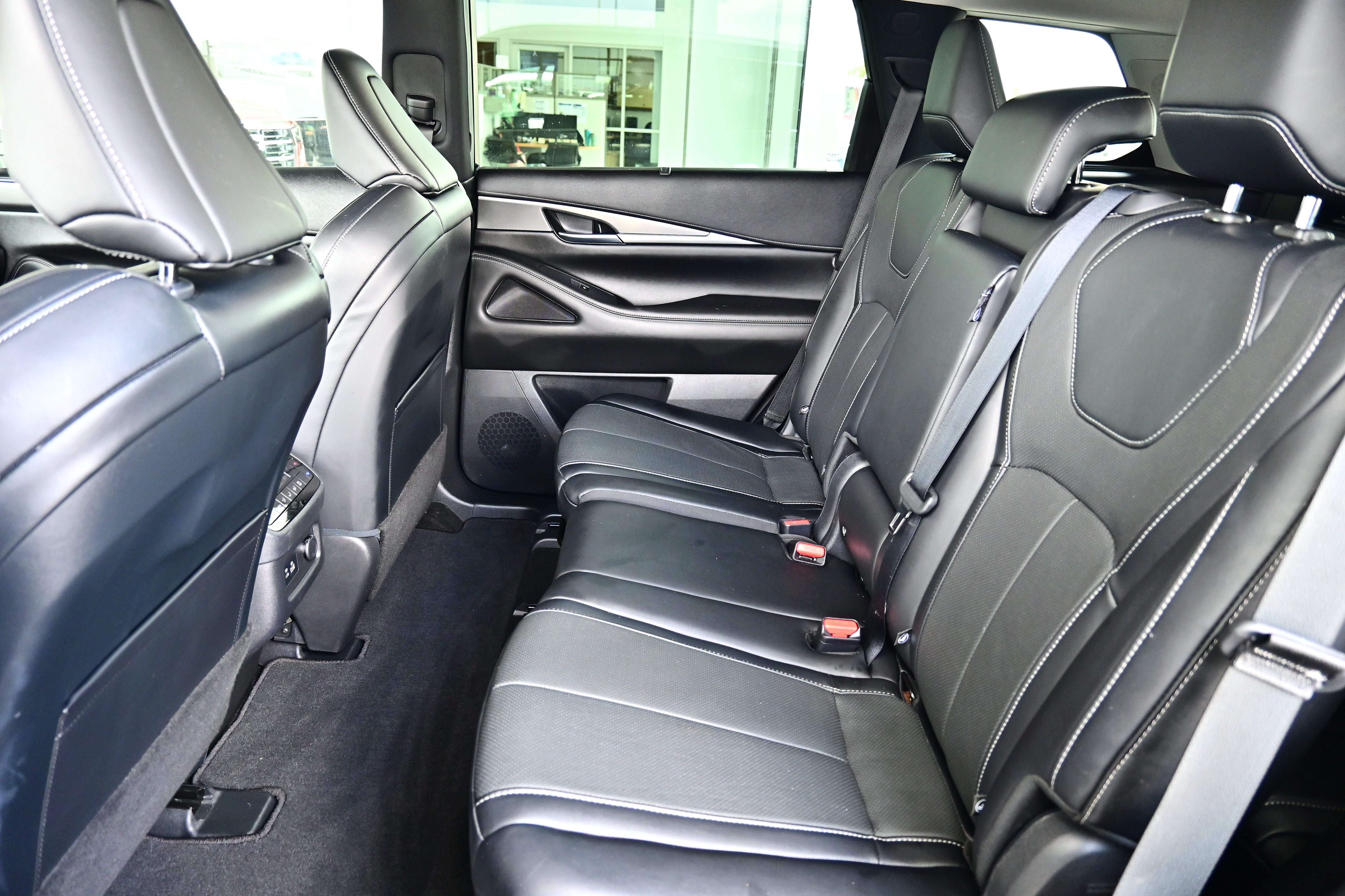 Used 2023 INFINITI QX60 Luxe w/ Cargo Package AWD/4WD image 15