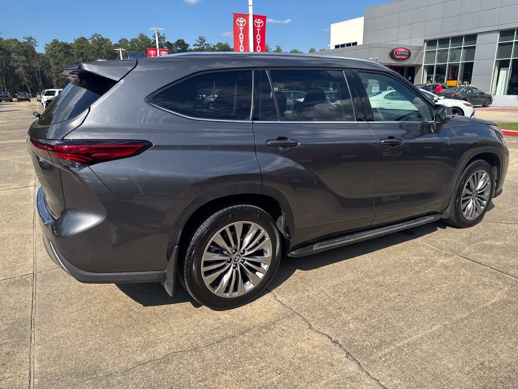 Certified 2021 Toyota Highlander Platinum AWD/4WD image 7