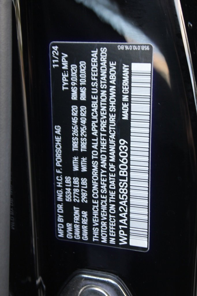 Used 2025 Porsche Macan image 41